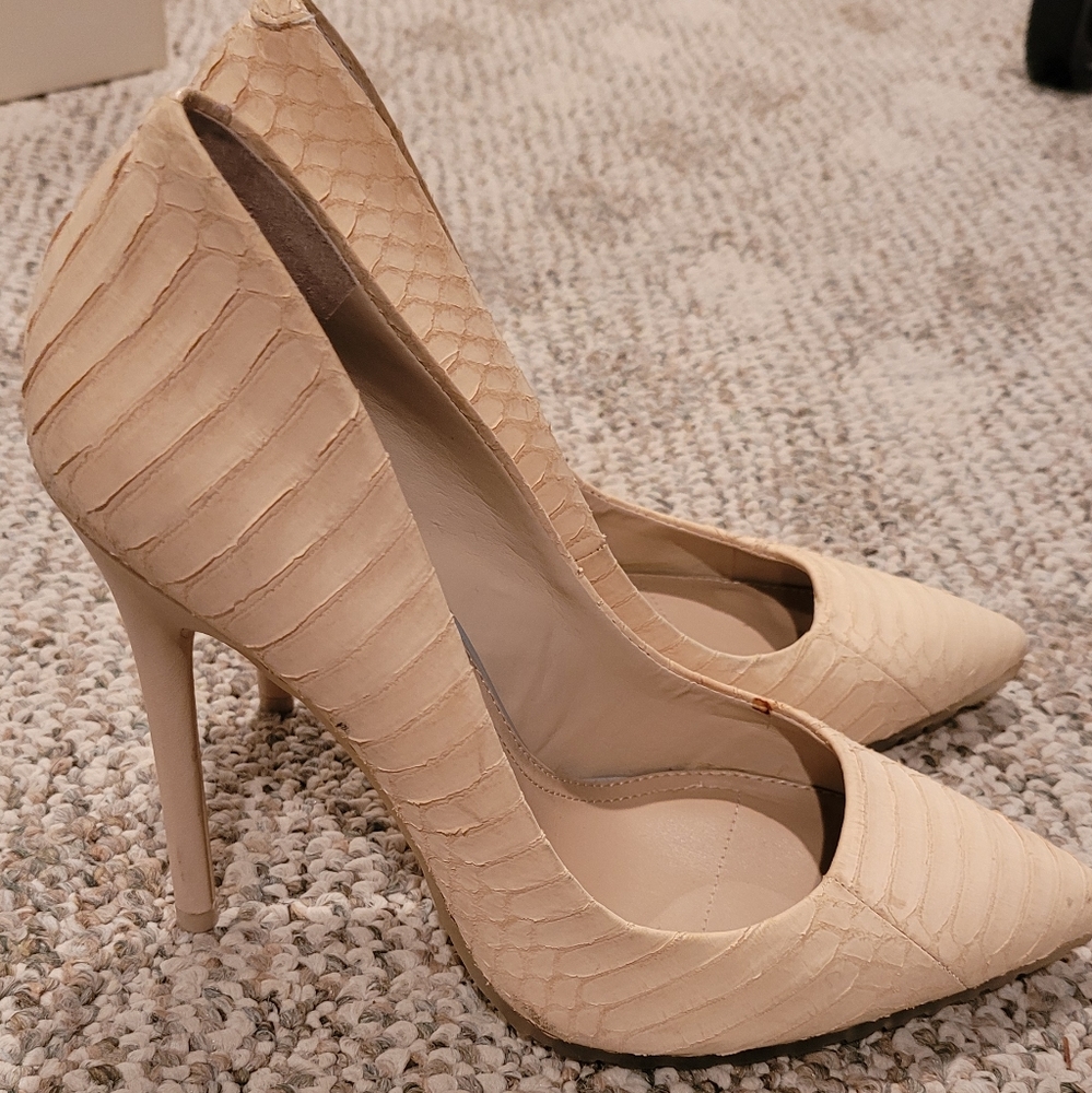 BCBG MAXAZRIA HEELS